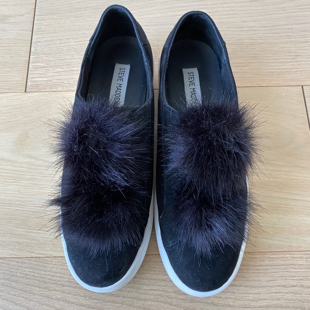 Steve Madden Bryanne Pom Pom Sneakers